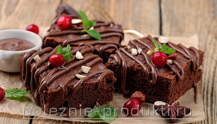 Бисквитные шоколадные пирожные